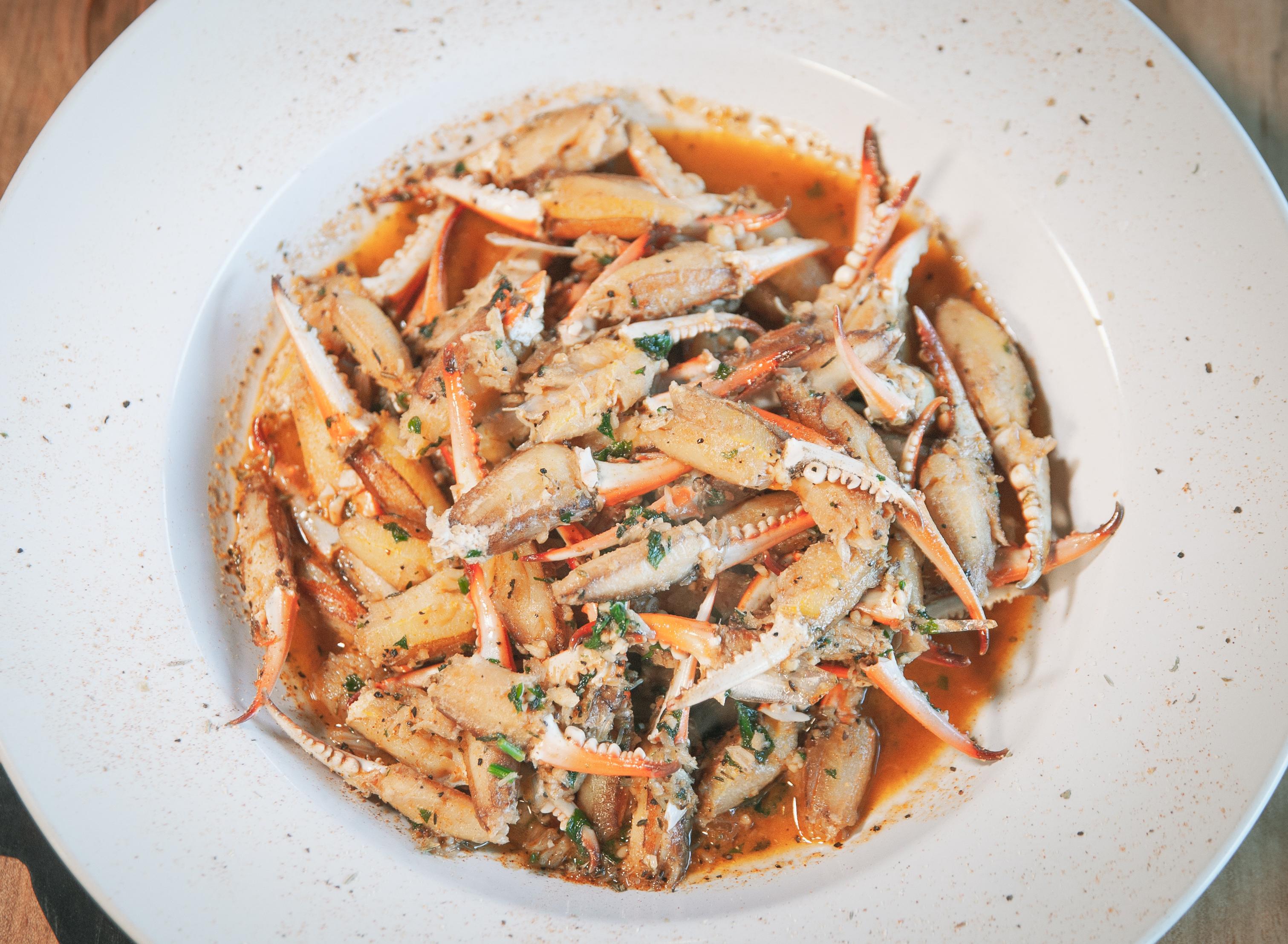1LB Crab Claws.