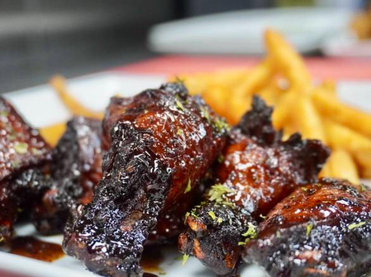 8 pcs Jerk wings & Fries.
