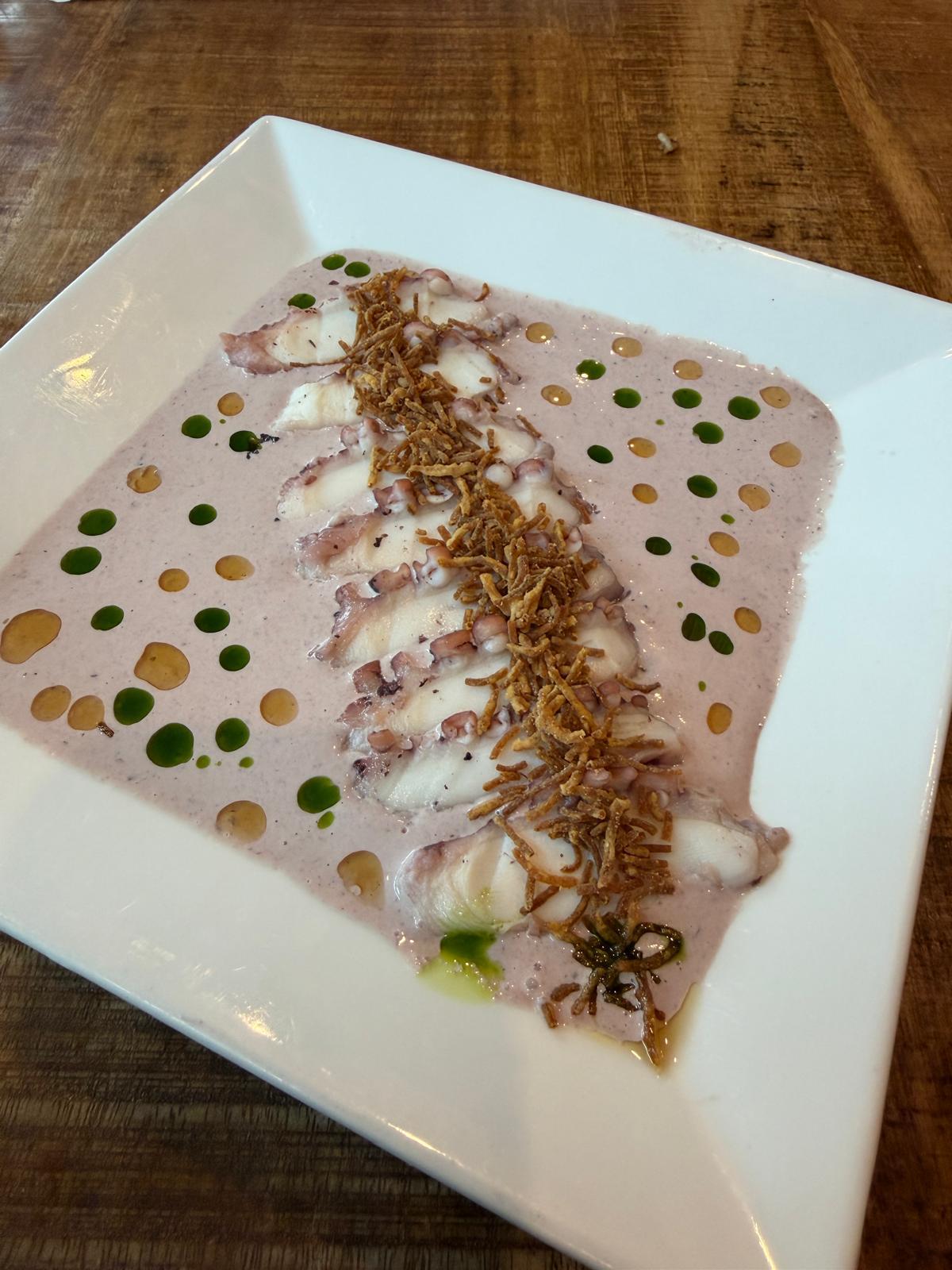 Tiradito de Pulpo al Olivo con Camote Frito.