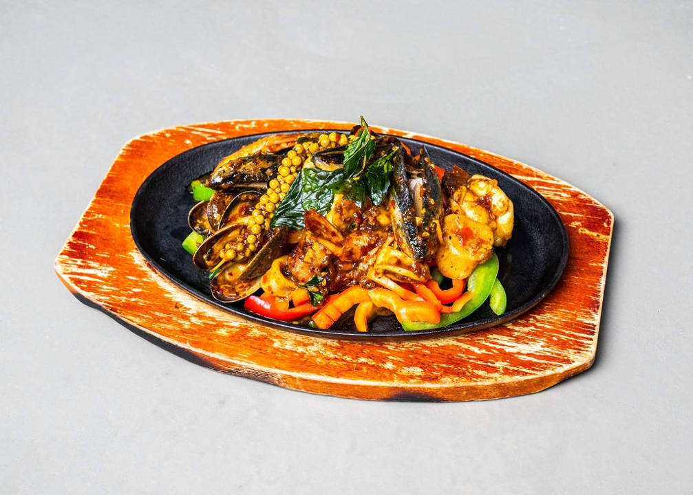 Run Juan seafood sizzling.