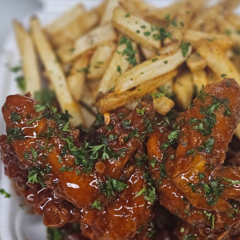10 PC Chicken Wings w/ Fries.