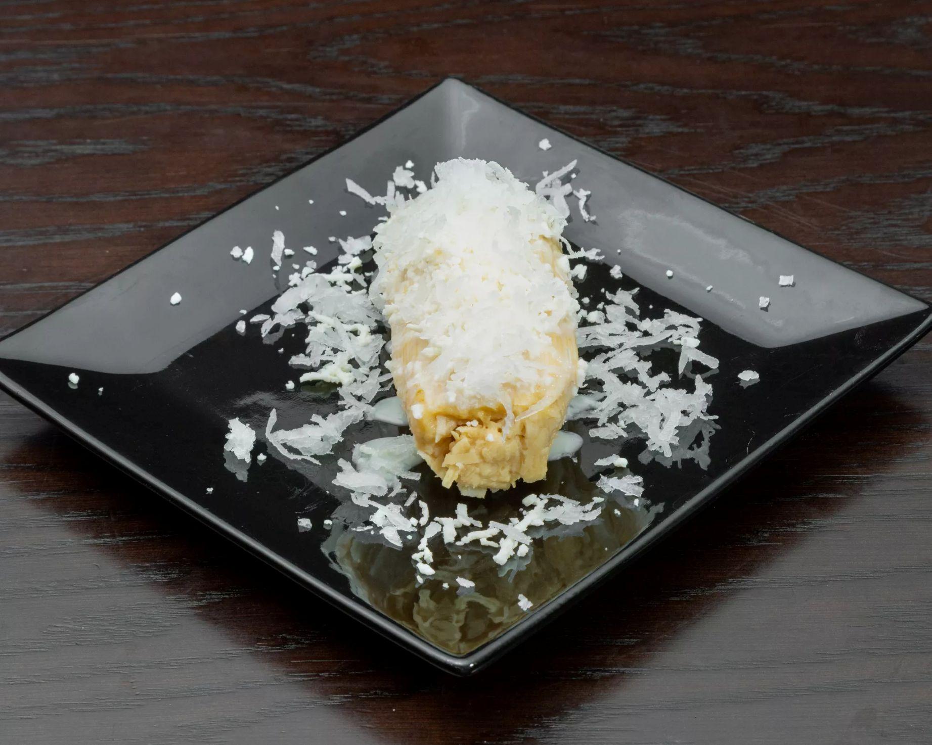 Tamal de Pina y Coco.
