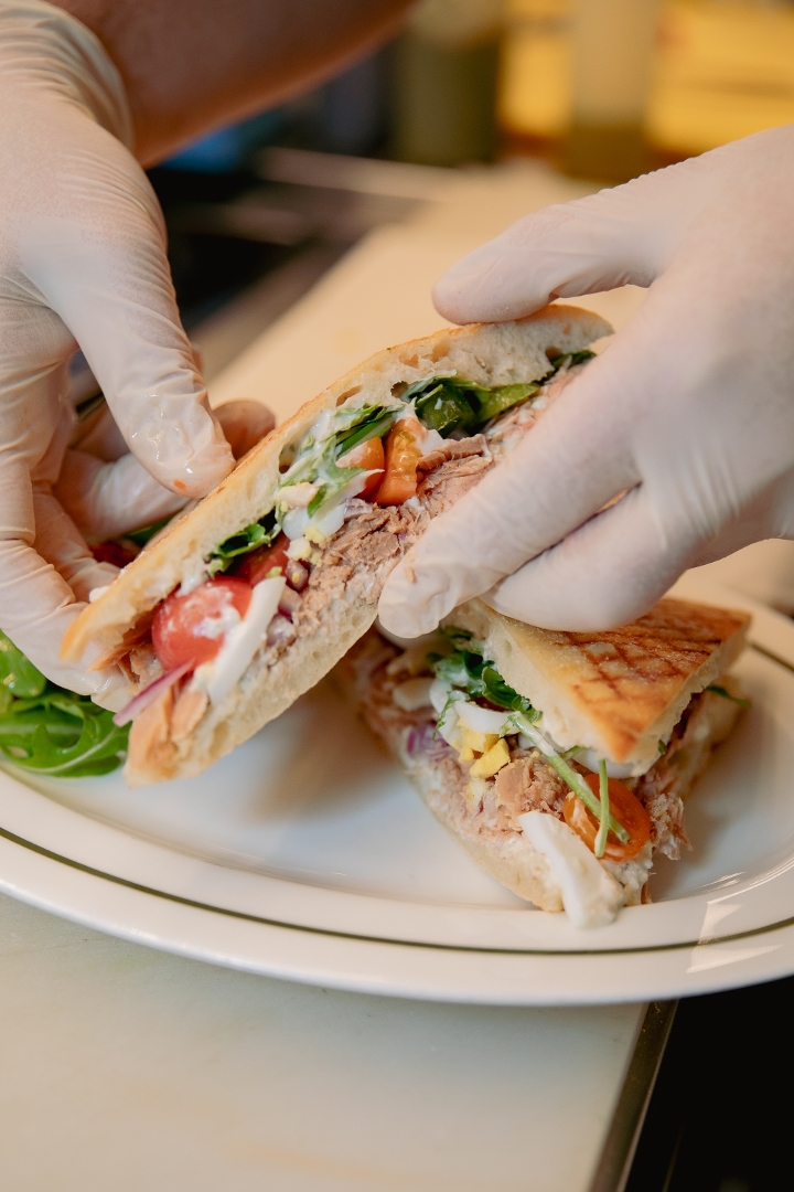 BOCCADILLO DI TONNO FOCCACIA.