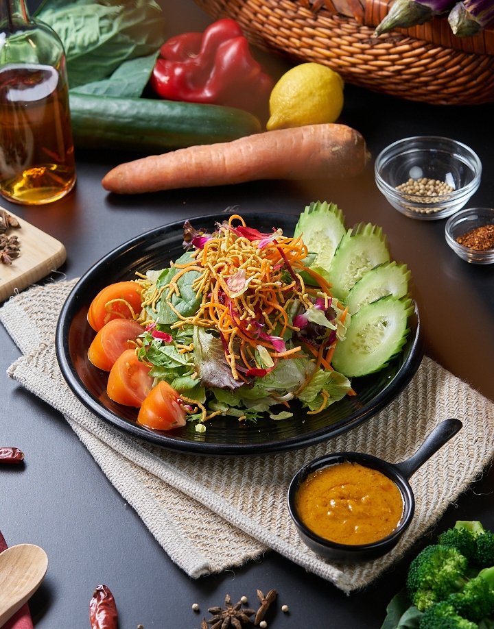 Thai Mix House Salad.