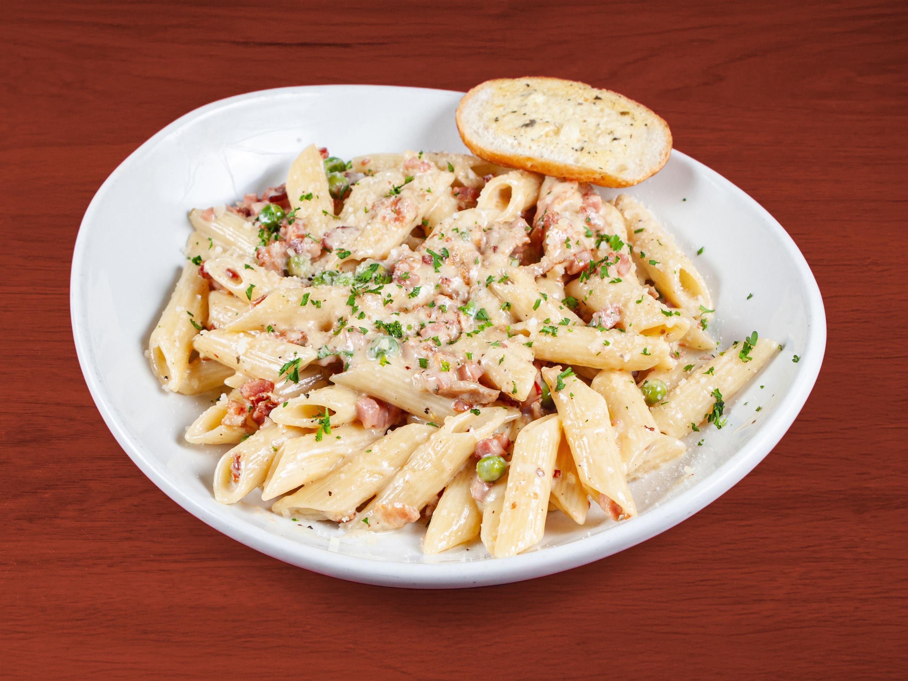 Lunch Penne Carbonara.