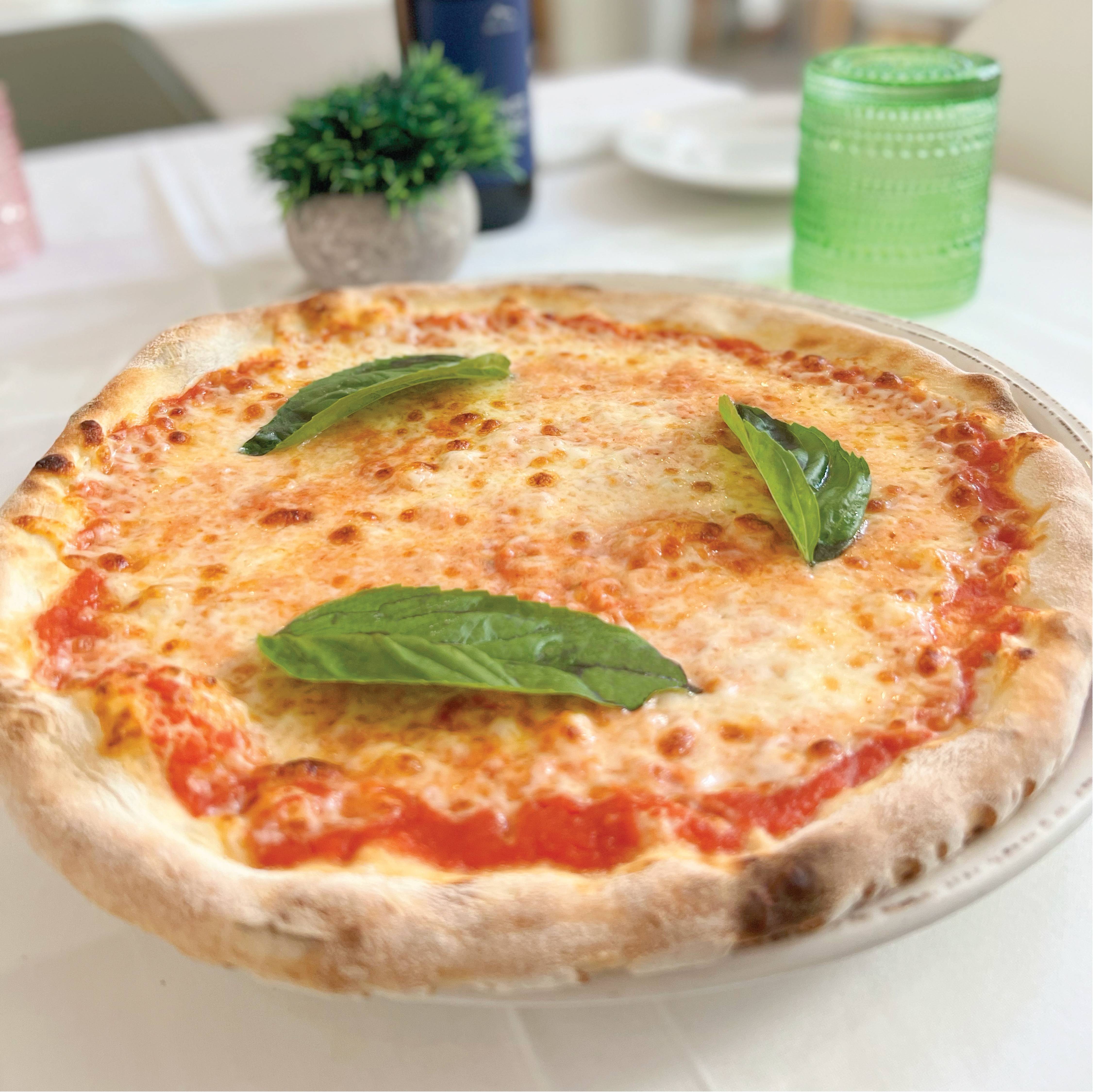 Pizza Margherita.
