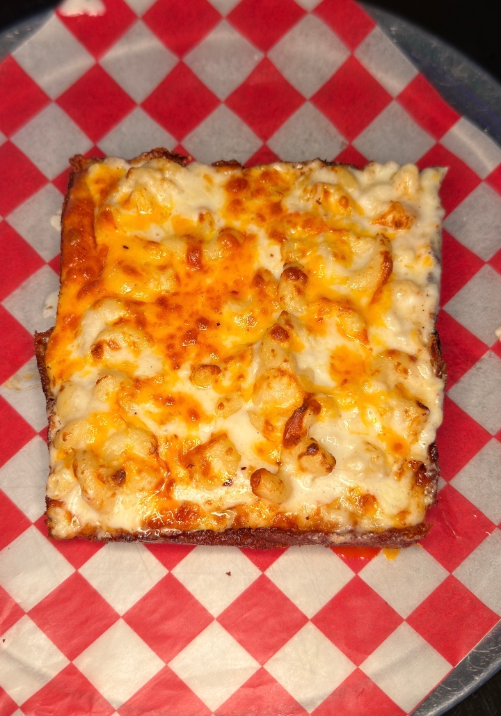Mac & Cheesiest Sq Pers.