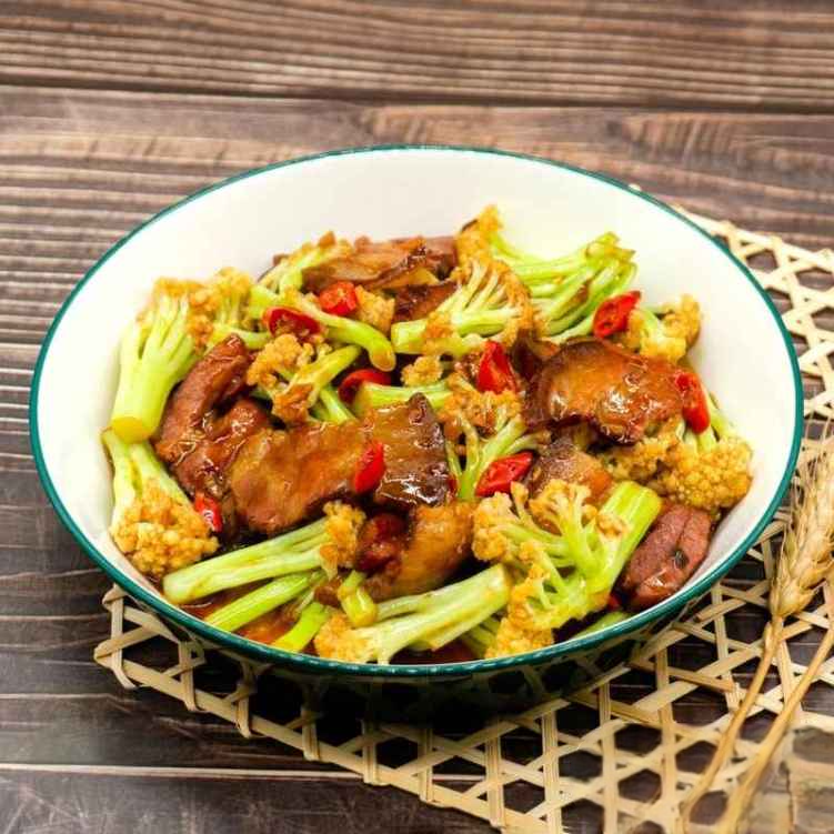 PK13. 台山菜花炒臘肉/Stir-Fried Cauliflower w. Chinese Bacon.