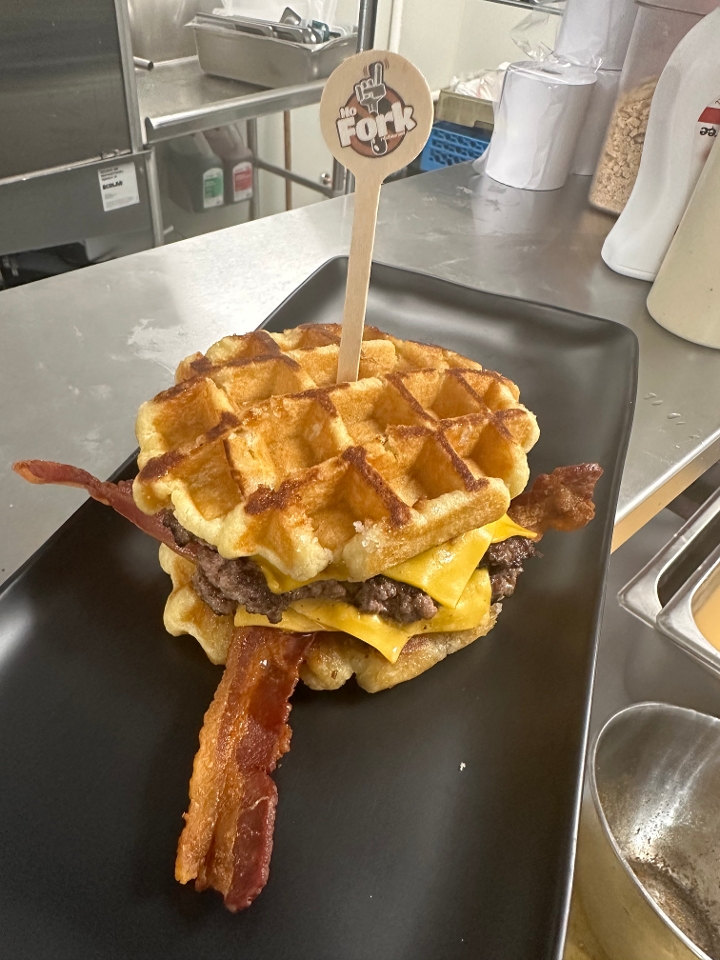 BIG BACK BRUNCH BURGER.