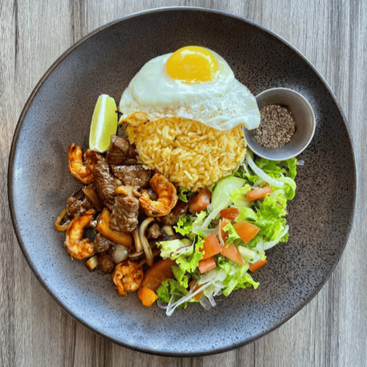 Cơm Bò Tôm Lúc Lắc (Shaking Beef & Shrimp).
