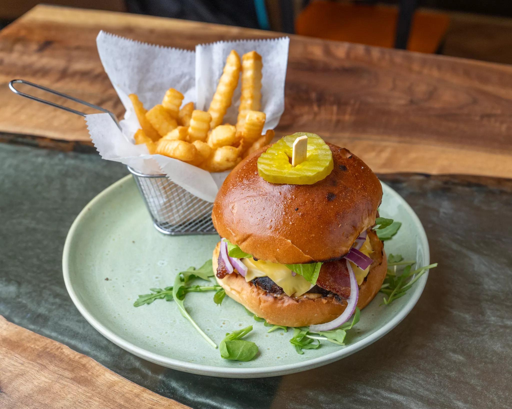 Olde Rye Classic Burger.