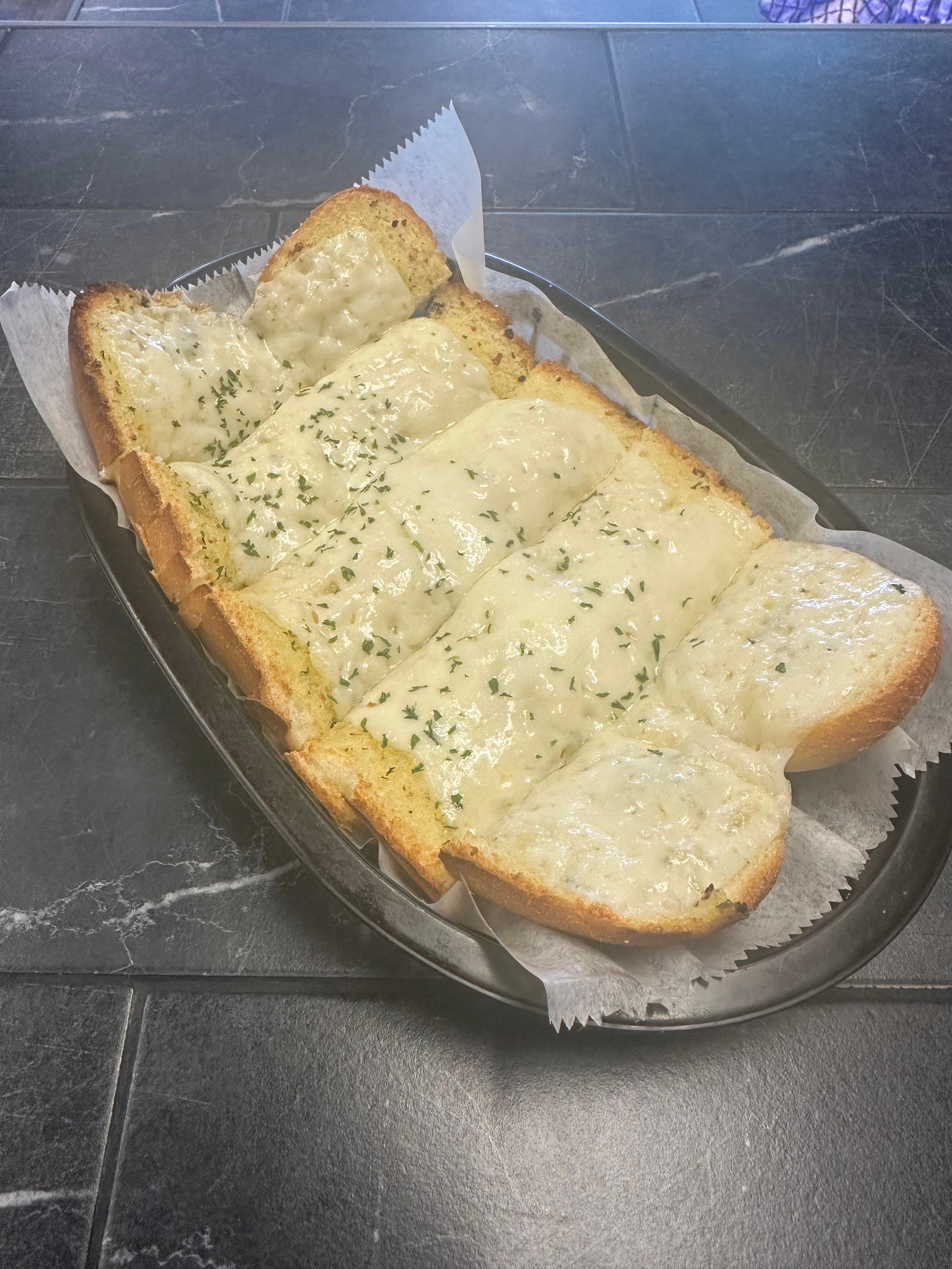Garlic Bread w/ Mozzarella.