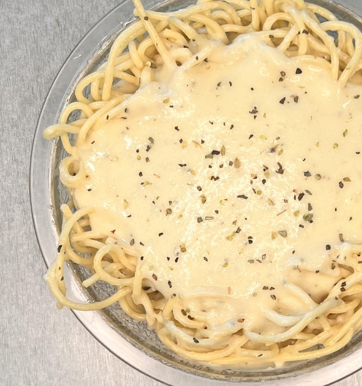 Spaghetti and Alfredo.