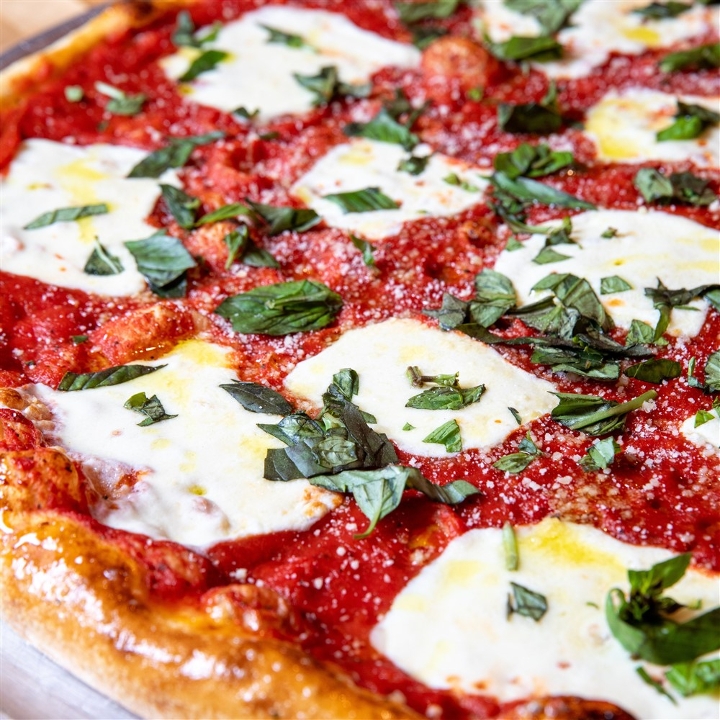 14" Margherita Pizza.