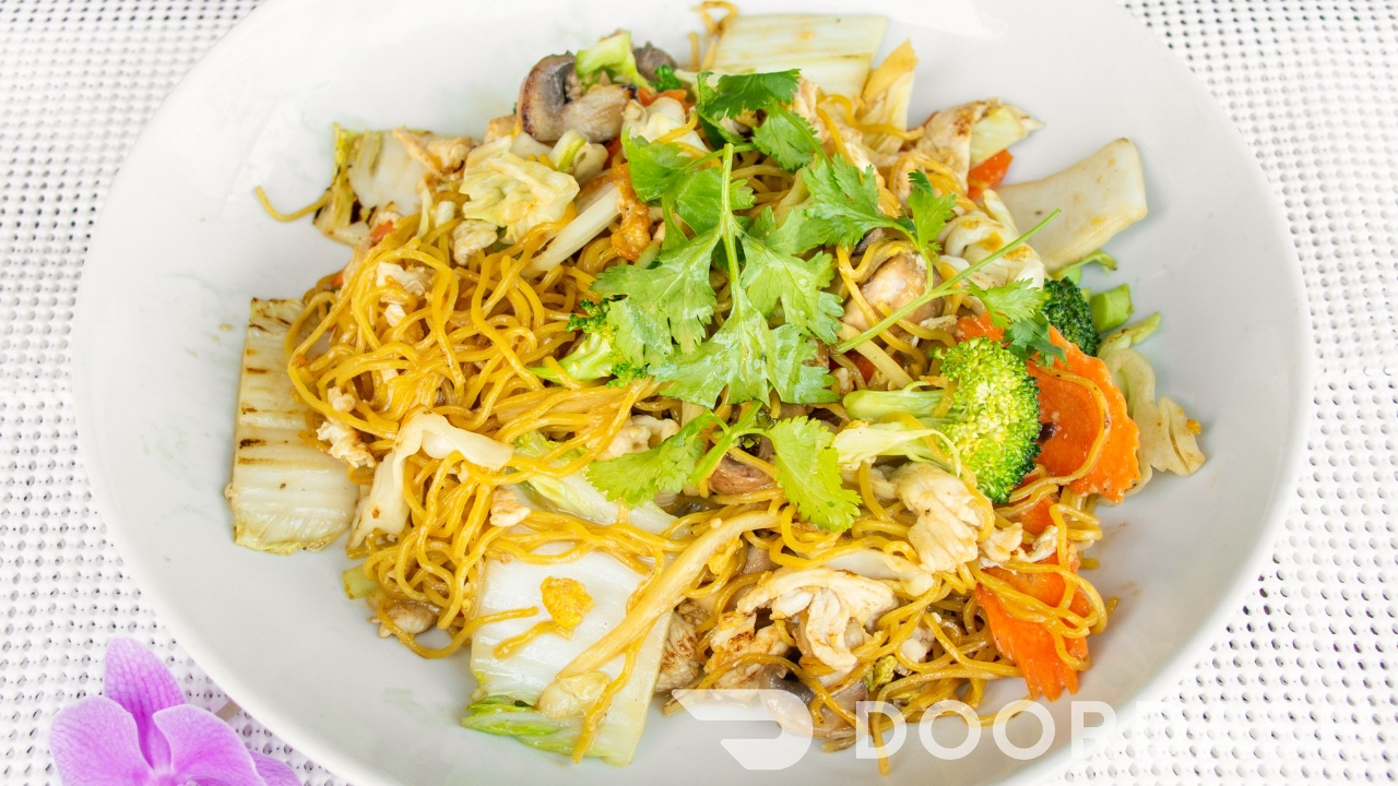 Phuket Thai Noodles (Chow Mein).