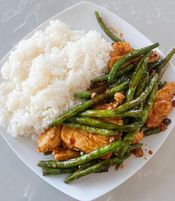 (S) (Chicken/Beef/Shrimp/Pork/Tofu) String Beans Over Rice (Spicy) 四季豆饭.