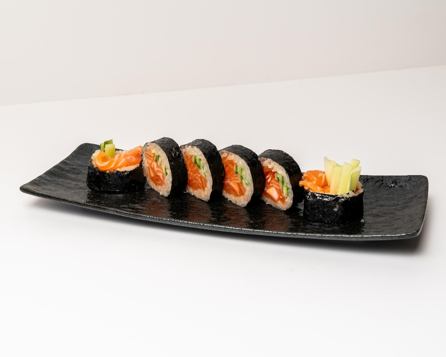 SALMON ROLL.