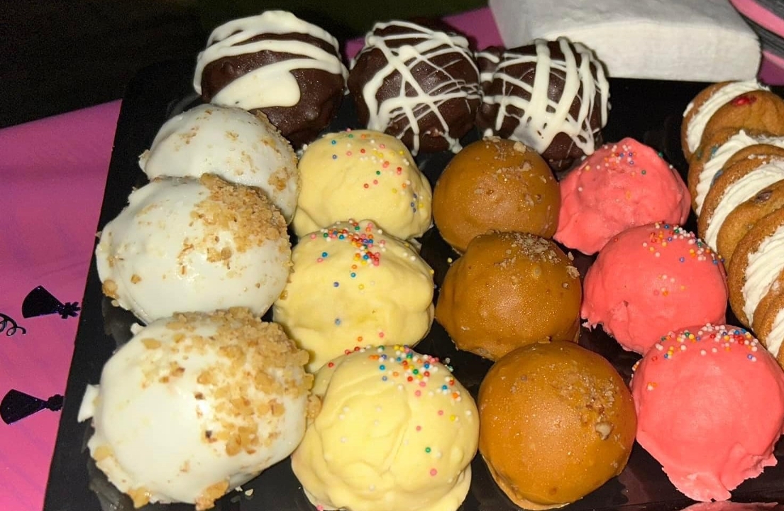 1 Cake Pop.