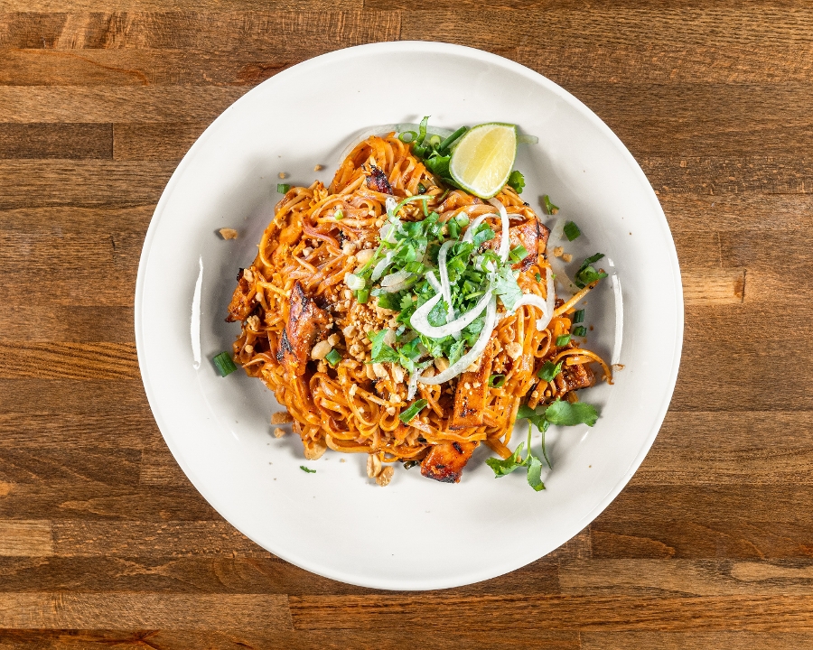CHICKEN PAD THAI.