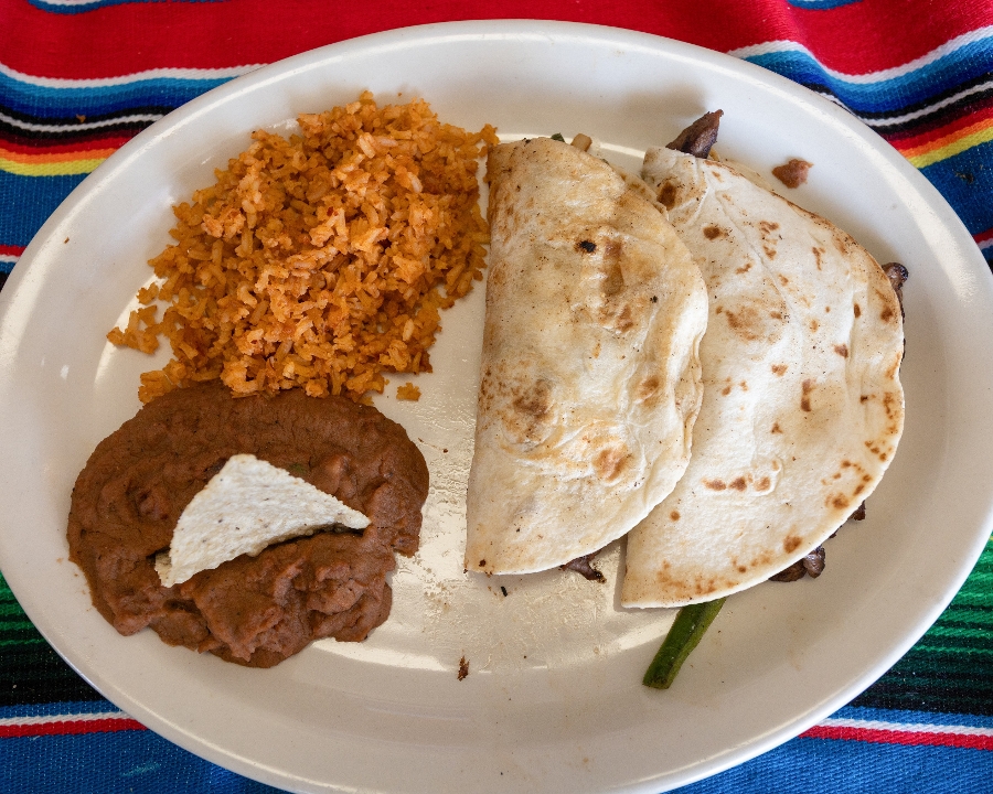 Chicken Fajita Tacos (2) Plate.
