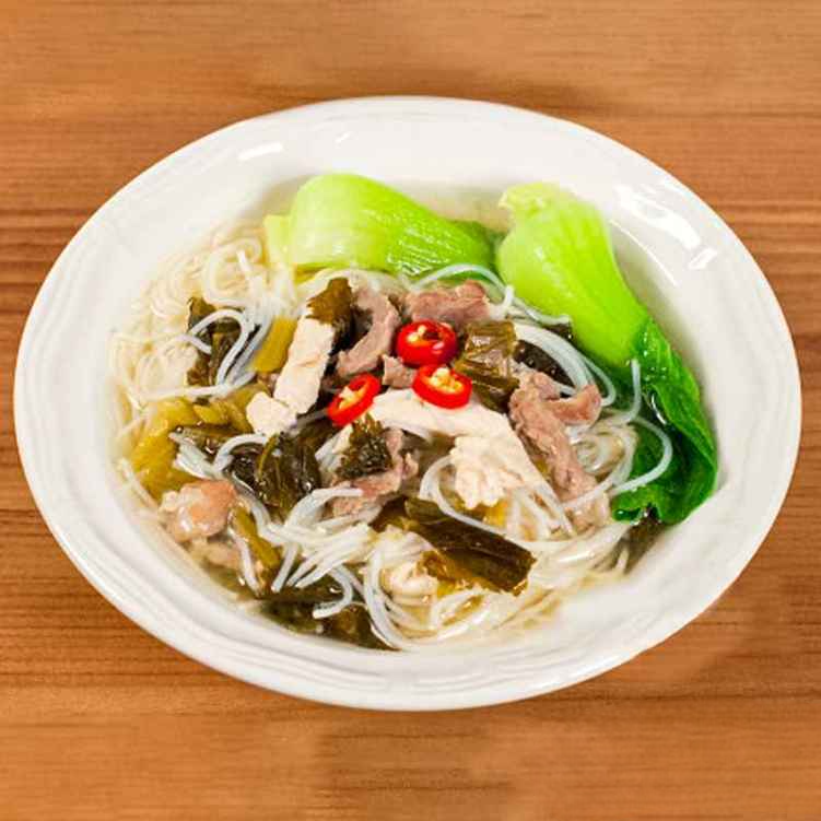 ND11. 雪菜肉絲炆米粉/Stir Fried Rice Noodle w. Shredded Pork.