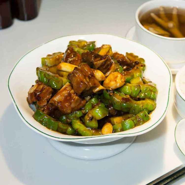 PK6. 涼瓜炆排骨/Braised Riblets w. Bitter Melon.