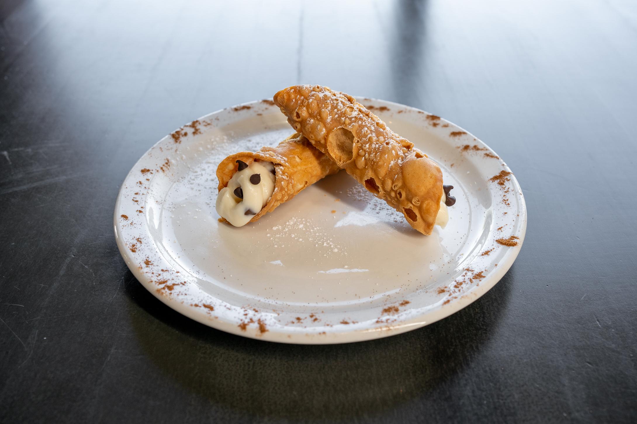 Cannoli.
