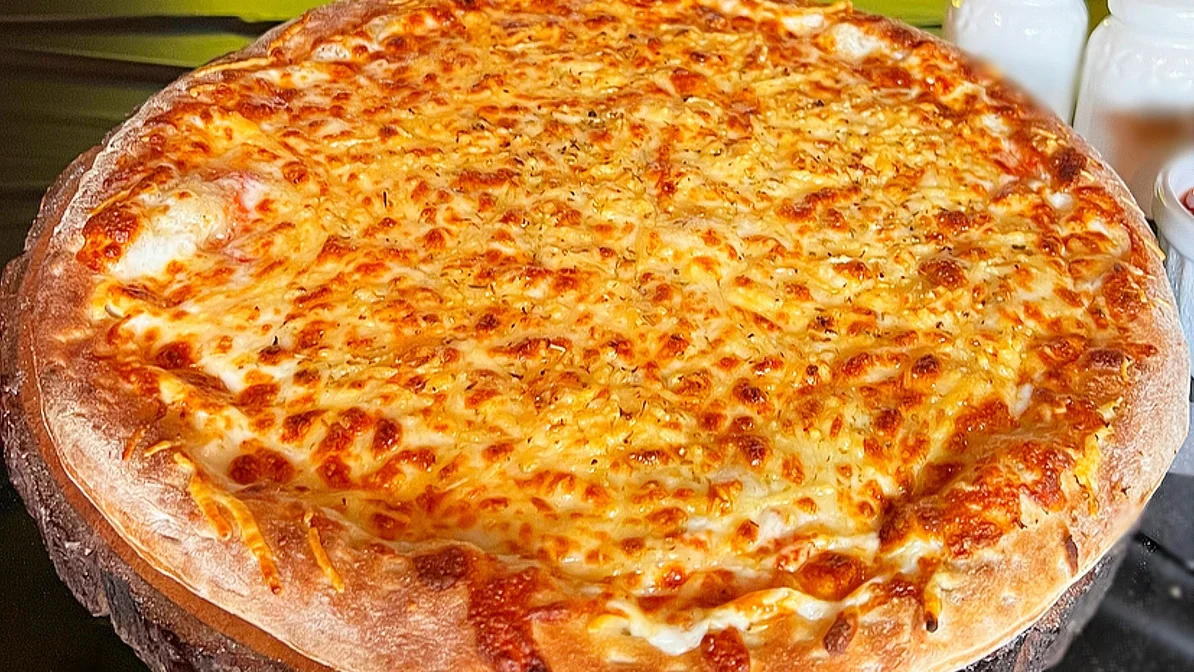 Quattro Formaggio Pizza.