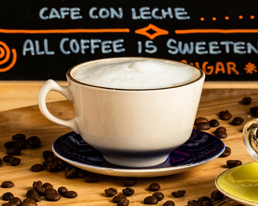 CAFE CON LECHE.