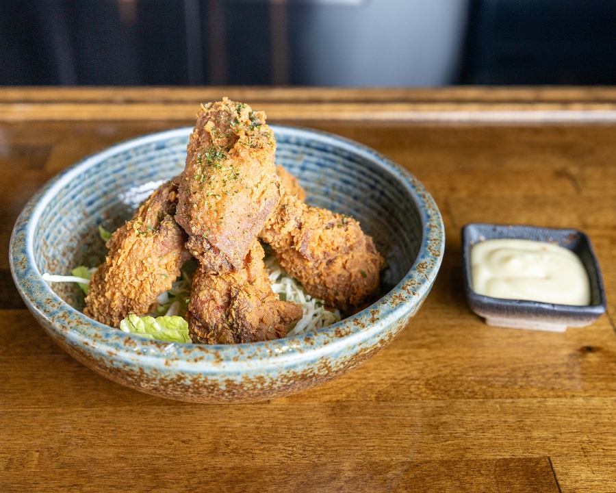 Fried chicken wings.