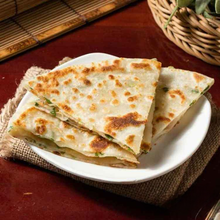 AP11. 蔥油餅/Scallion Pancakes.
