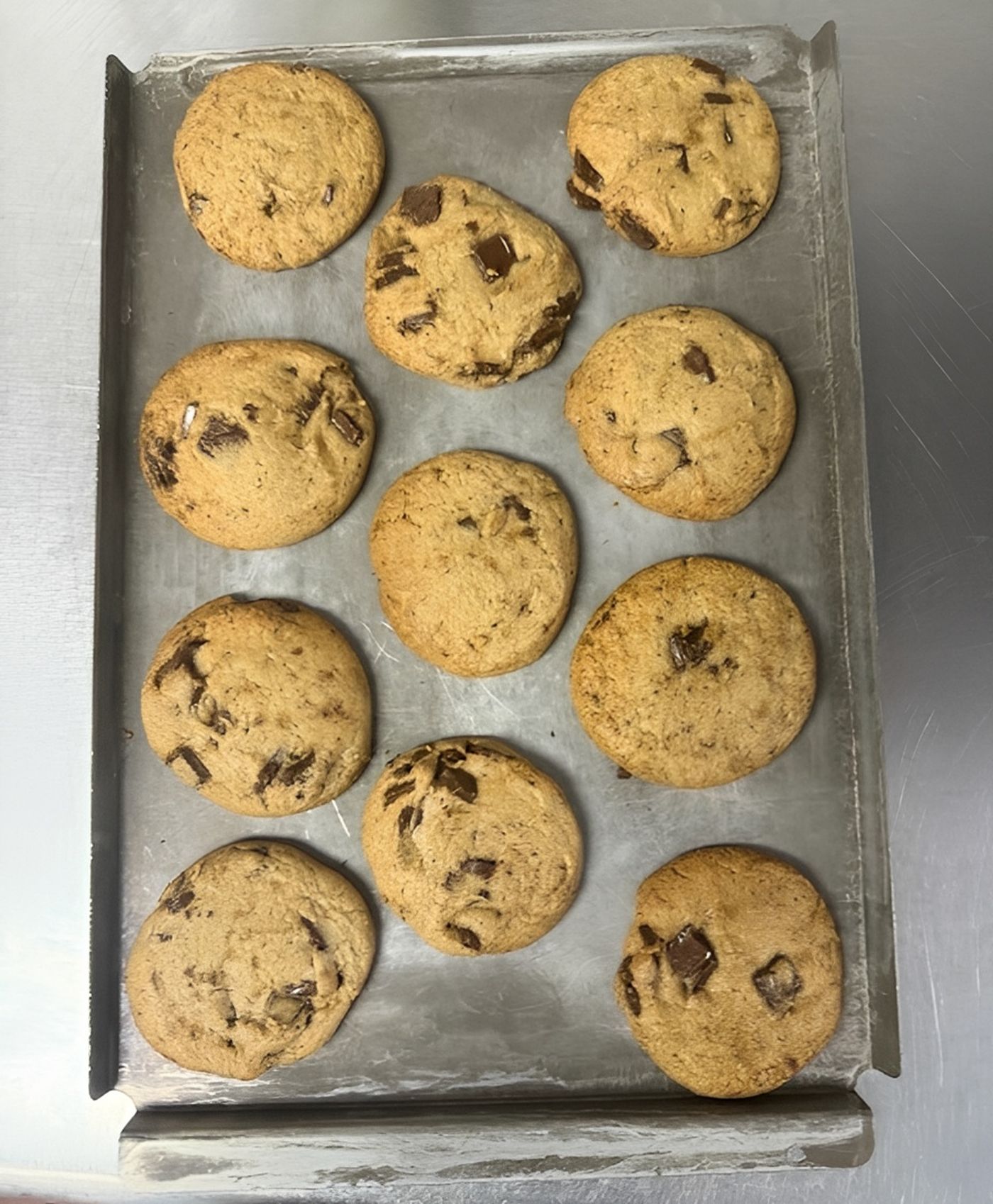 (1 PC) FRESHLY BAKED CHOCOLATE CHIP COOKIE.
