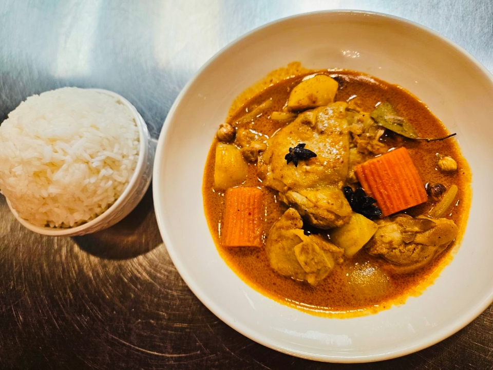 Chicken Massaman Curry with Rice (MUST TRY).