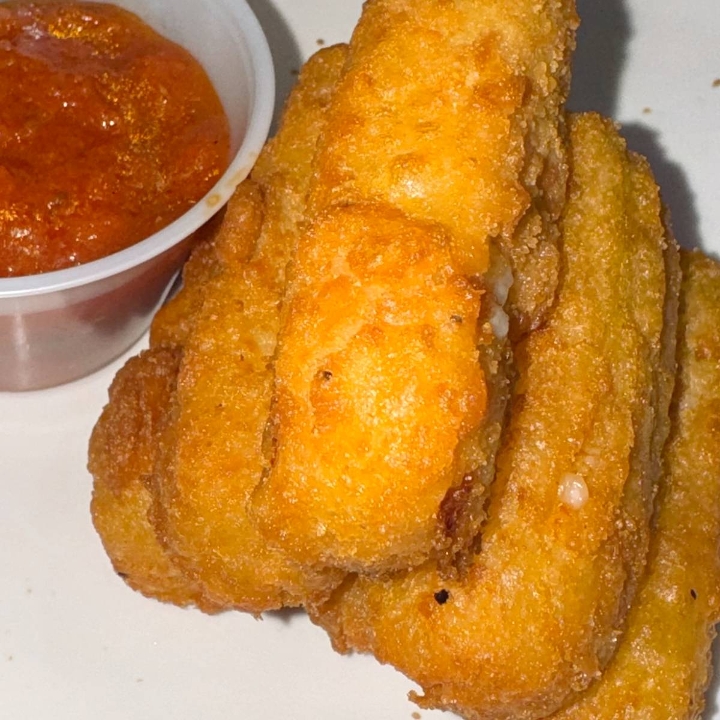 Mozzarella sticks (6).