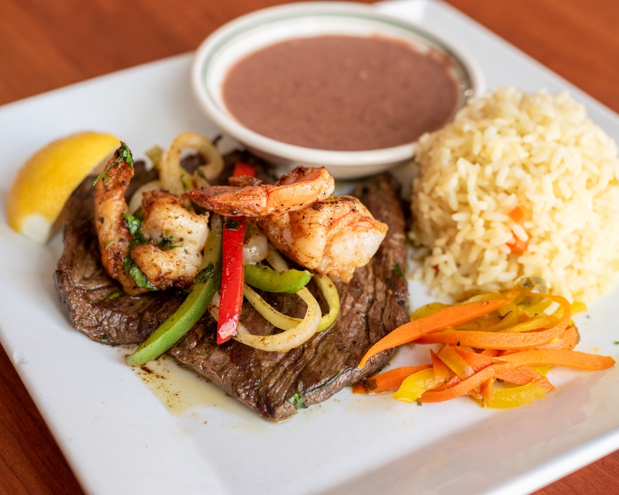 Bistec con Camarones.