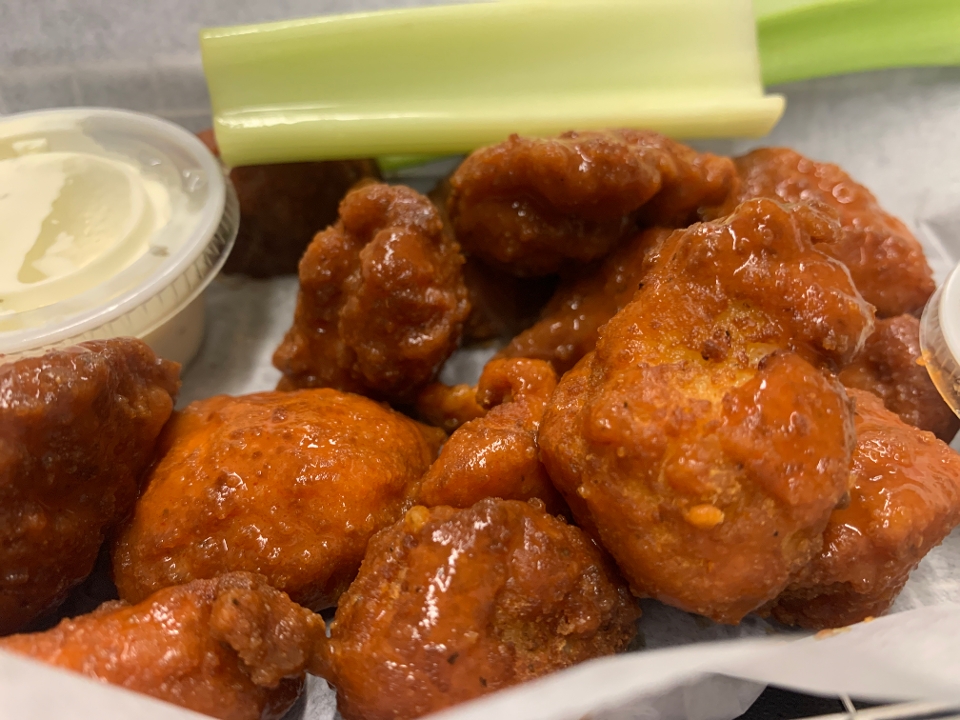 Boneless wings (10).