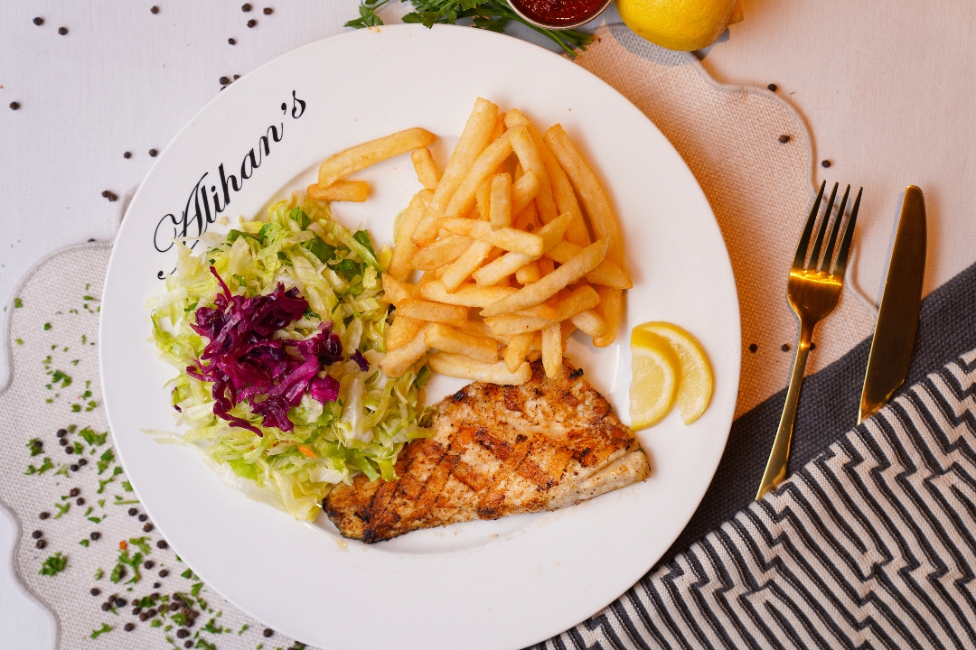 Lunch Sea Bass, Salad.