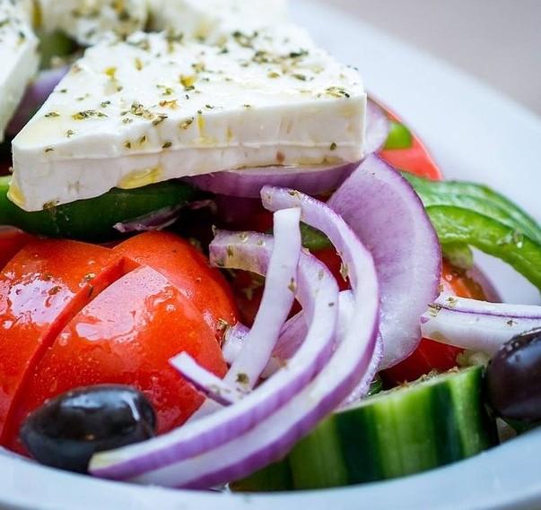 SMALL HORIATIKI SALAD.
