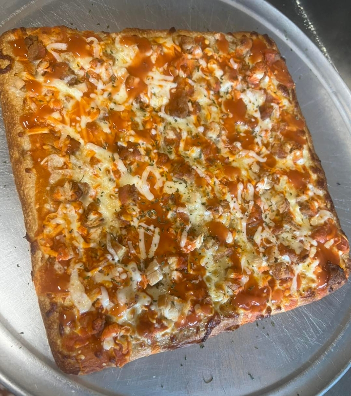 16" SICILIAN BUFFALO CHICKEN PIZZA.