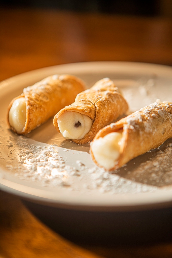 Cannoli (3pc).