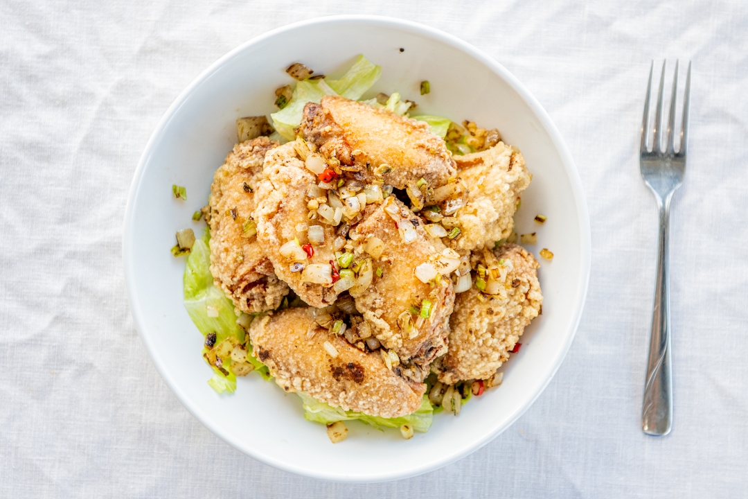Salt & Pepper Chicken Wings (8) 椒盐鸡翅.