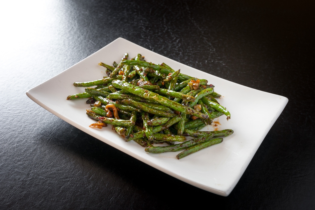 (D) SPICY SZECHUAN GREEN BEANS.