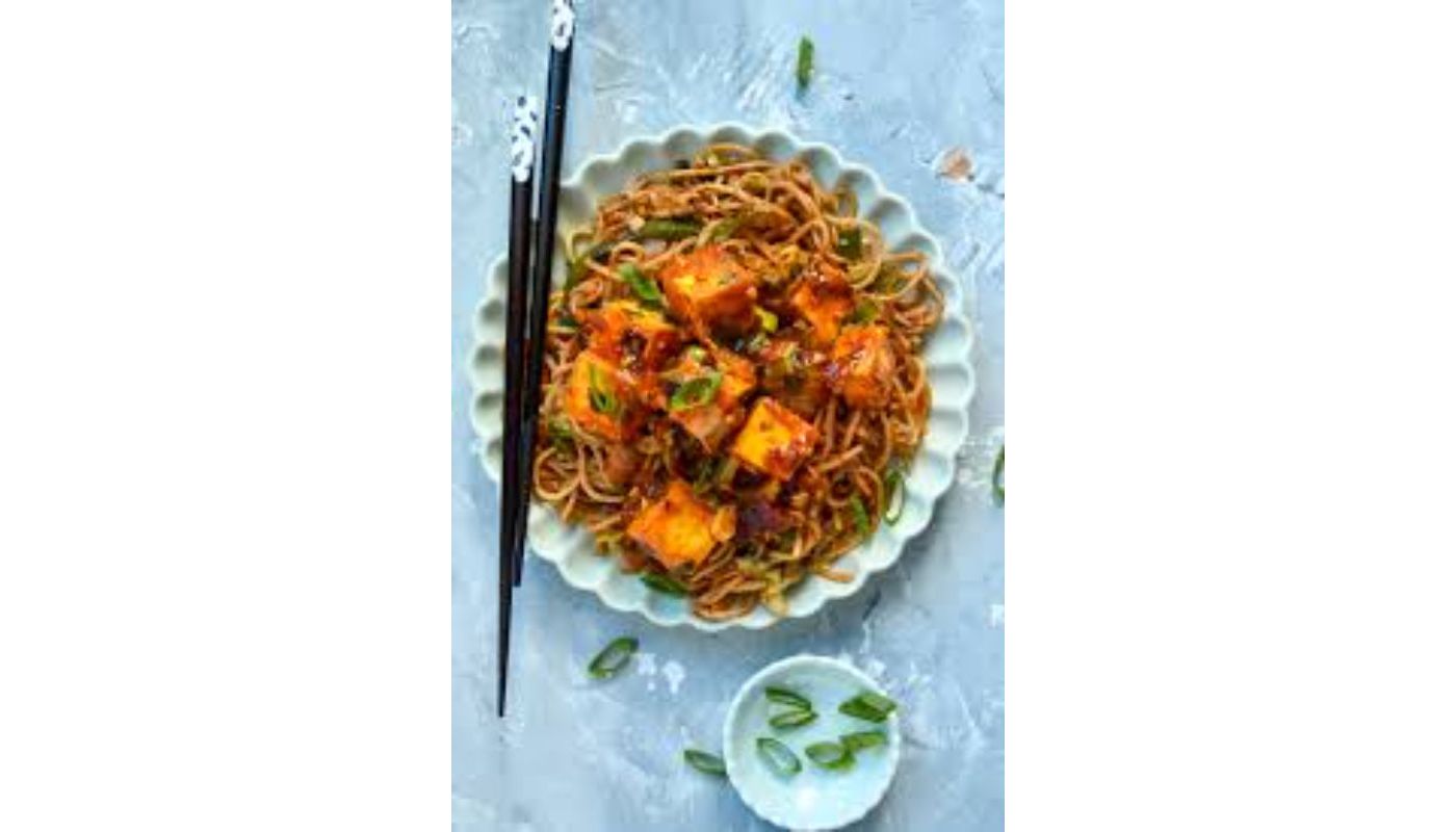 Hakka Noodles Chilli Paneer - Non Vegan.