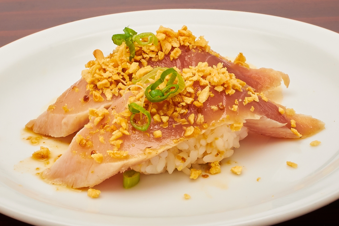 Peppered Albacore with Garlic Chips.