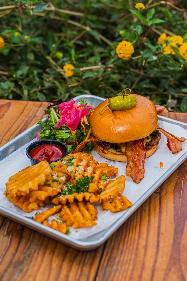 LEVI'S BURGER.