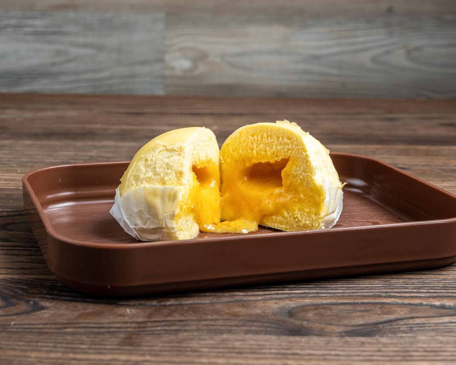 Custard Bun / Cade Banh Bao.