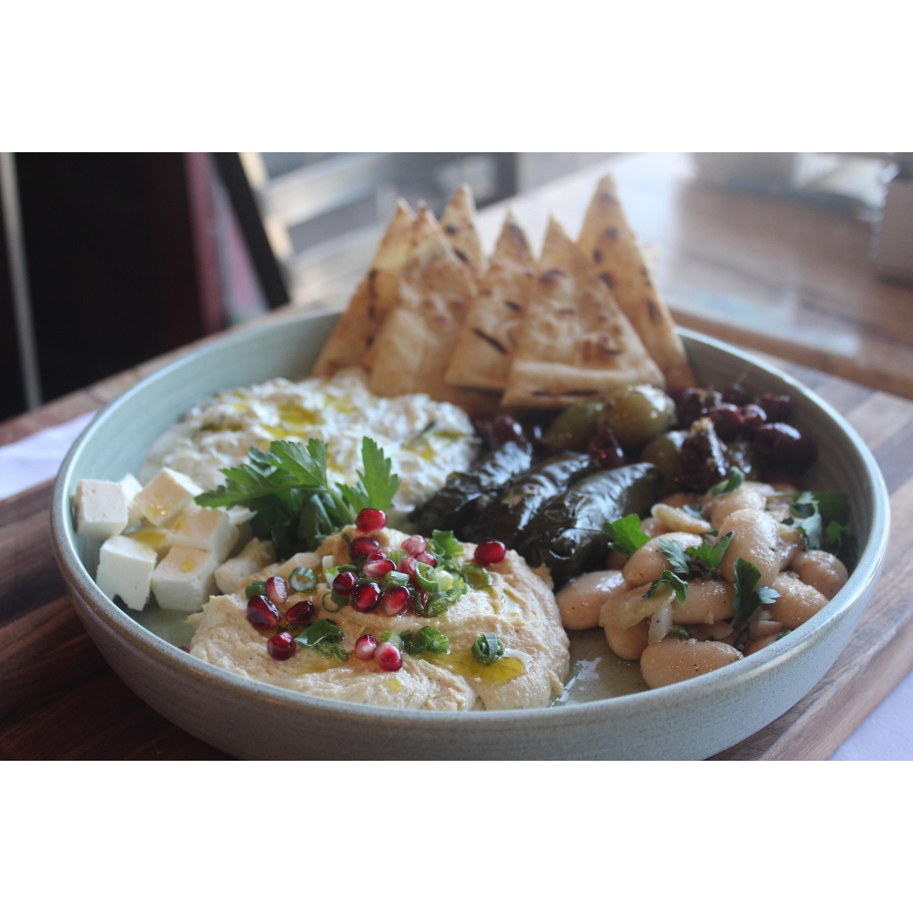 COLD MEZZE PLATTER (FAMILY SIZE).