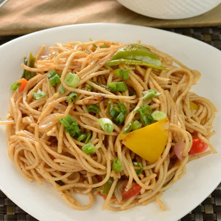 Veg Hakka Noodles.