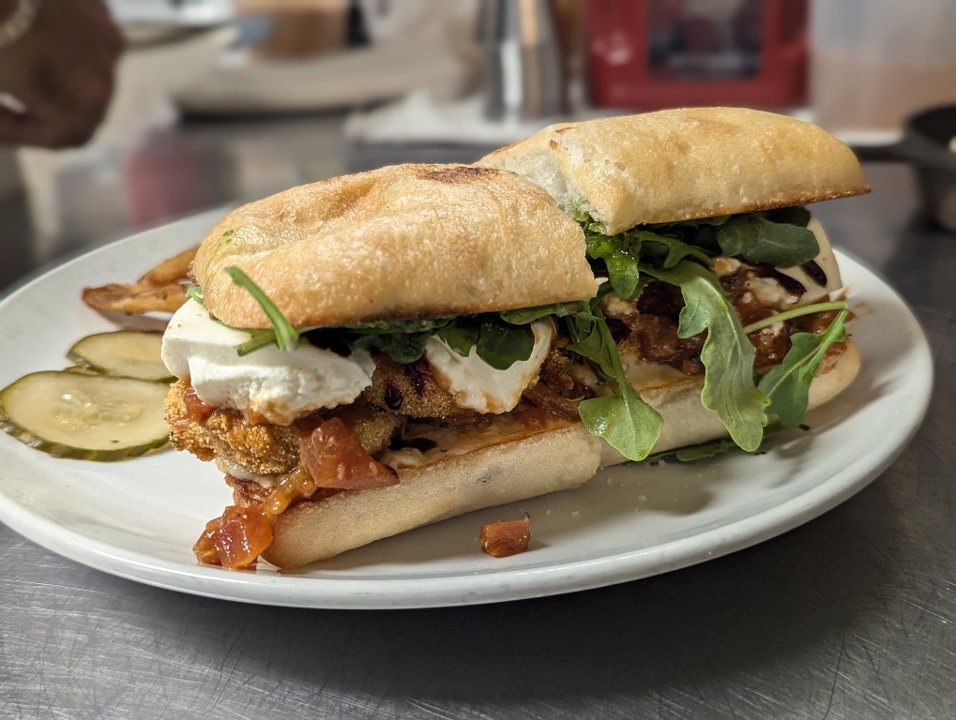 Ciabatta Burrata Tomat-a.