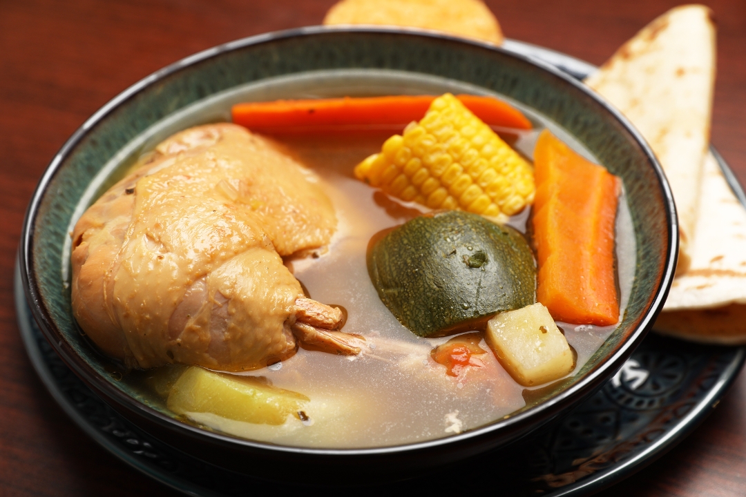 Caldo de Pollo.